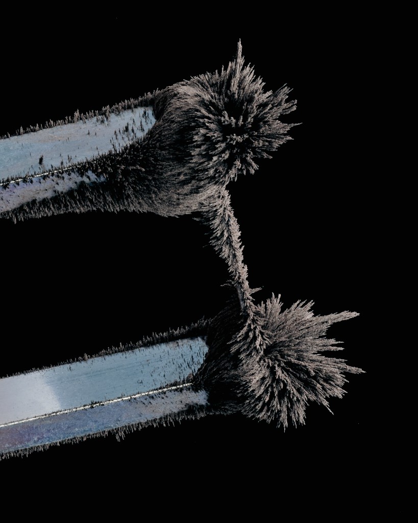 Magnetic filings on metal bars
